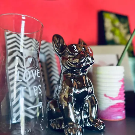 Amazing Little House On An Island With Garden Hébergement de vacances *