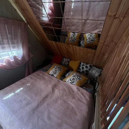 Amazing Little House On An Island With Garden Hébergement de vacances