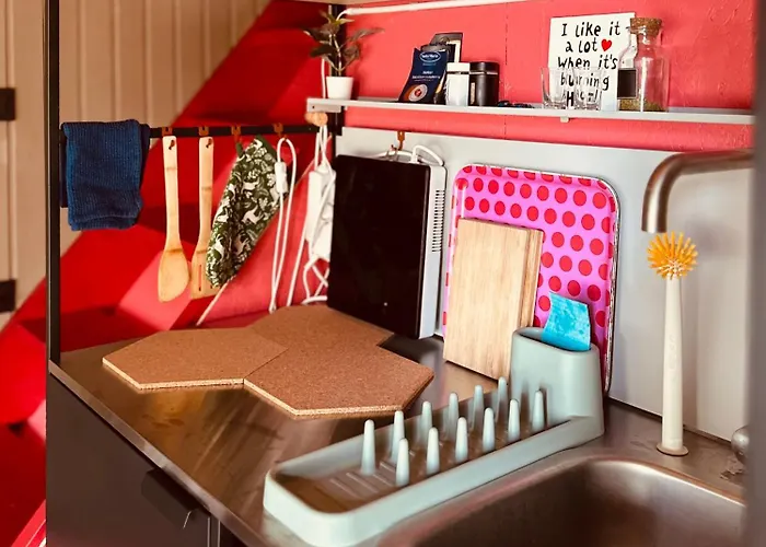 Amazing Little House On An Island With Garden 度假居 *