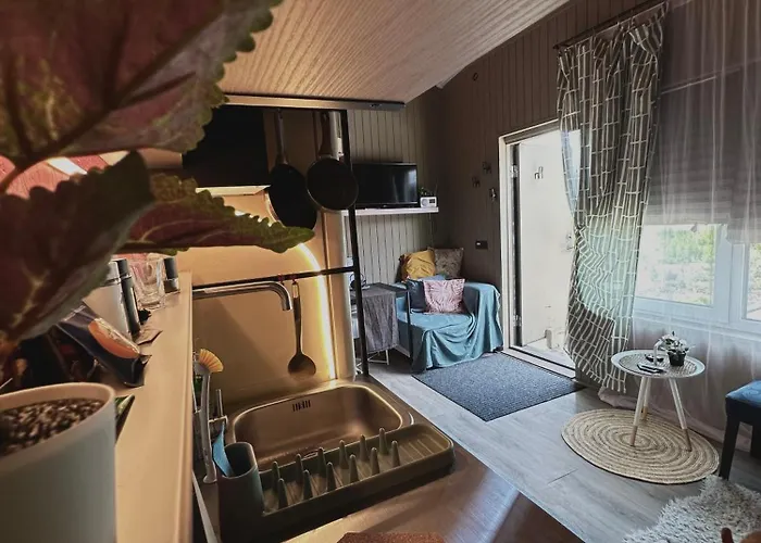 Amazing Little House On An Island With Garden 度假居 *