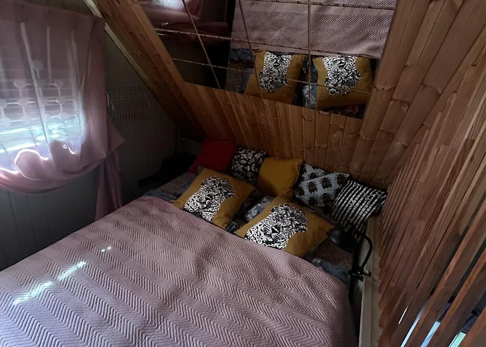 Amazing Little House On An Island With Garden 度假居