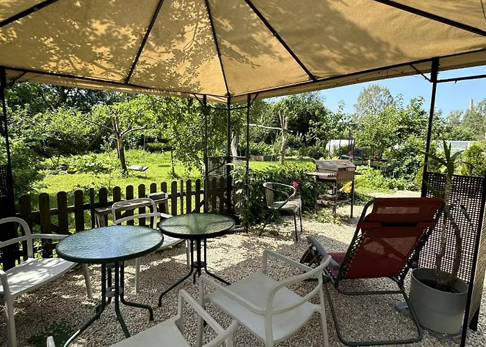 Amazing Little House On An Island With Garden 度假居 *