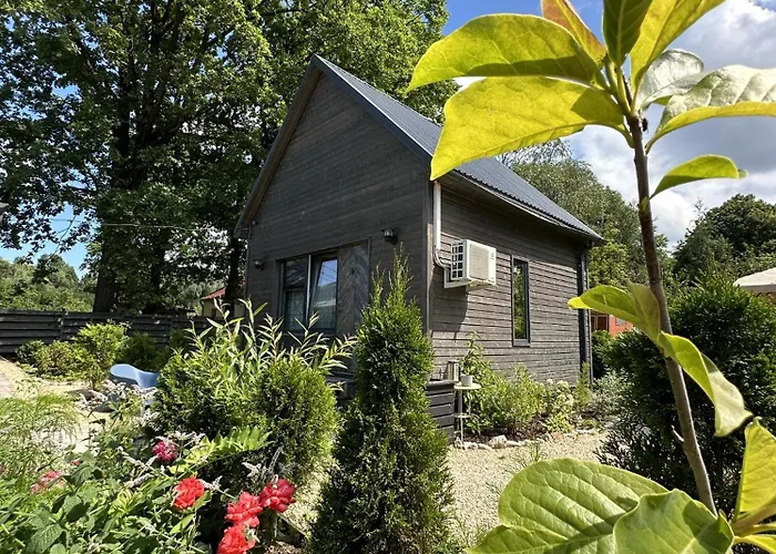 Amazing Little House On An Island With Garden 度假居