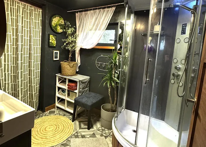 Amazing Little House On An Island With Garden * 里加