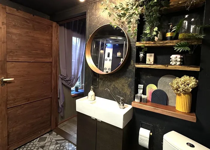 Amazing Little House On An Island With Garden 里加