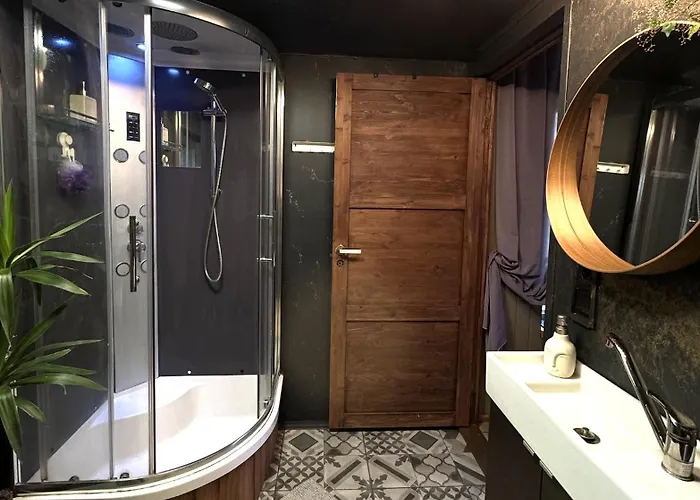 Amazing Little House On An Island With Garden * 里加