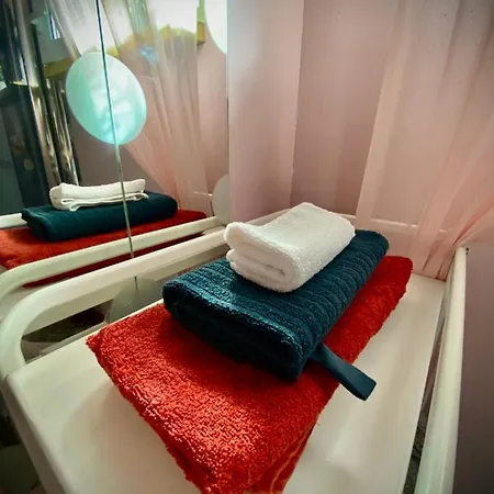 Amazing Little House On An Island With Garden * Ρίγα