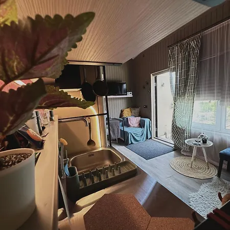 Amazing Little House On An Island With Garden Semesterbostad *