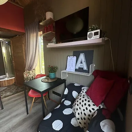 Amazing Little House On An Island With Garden Semesterbostad