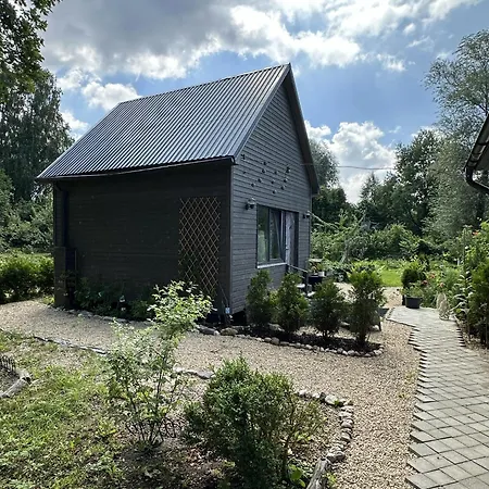 Amazing Little House On An Island With Garden Semesterbostad *