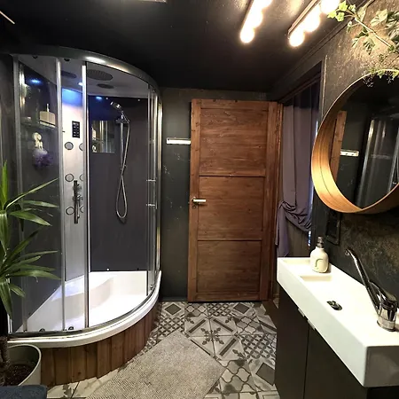 Amazing Little House On An Island With Garden * Ρίγα